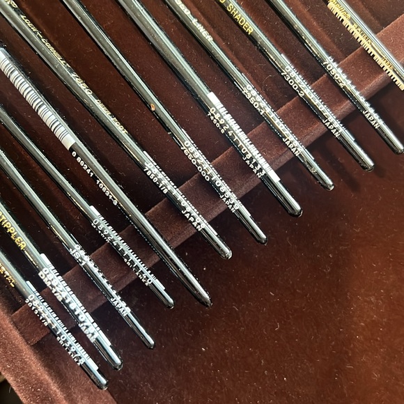 Loew Cornell Artist Paint Brushes 
12 NEW Brushes. Sold as 1 lot. - Picture 4 of 4